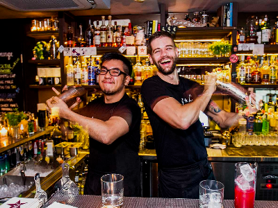 Mike & Nick are getting the Bar ready for a big night